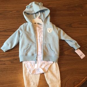 Three-piece Carter’s outfit